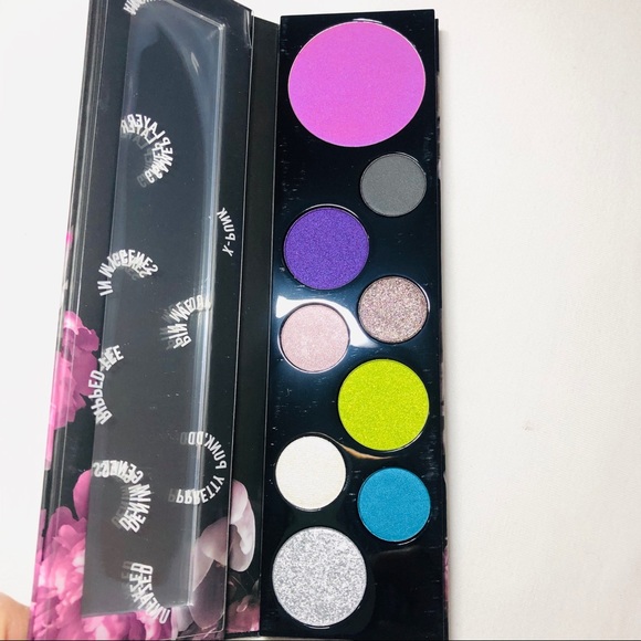 Mac Cosmetics Pretty Punk Pallete - Picture 4 of 6
